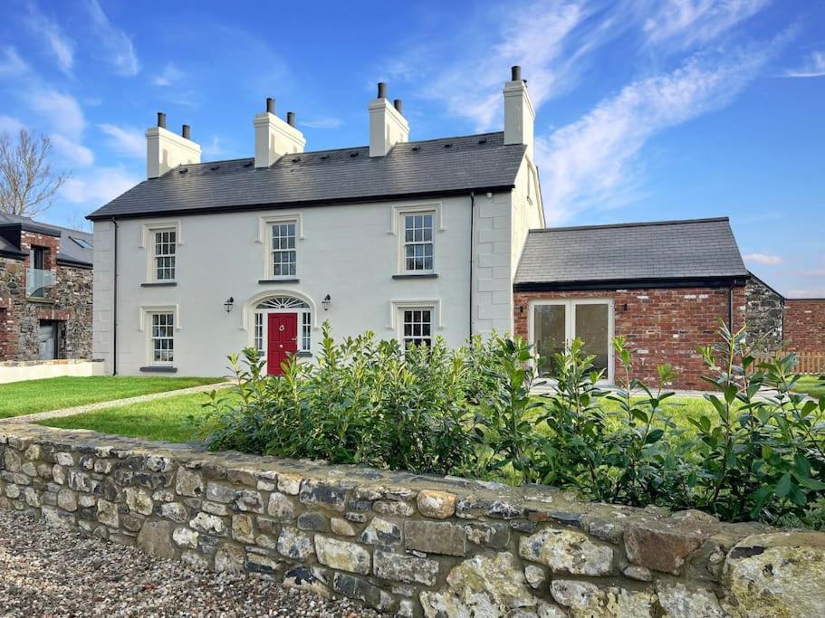 The Farmhouse At Corrstown Village Портраш Экстерьер фото
